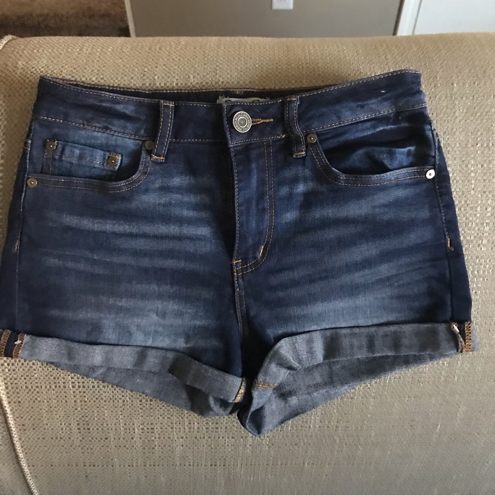 Denim shorts with a cuff